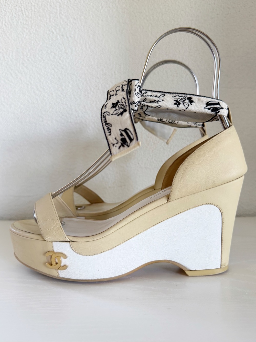 Chanel Beige White Leather Wedge Sandals CC Logo Ankle Tie Size EU 37